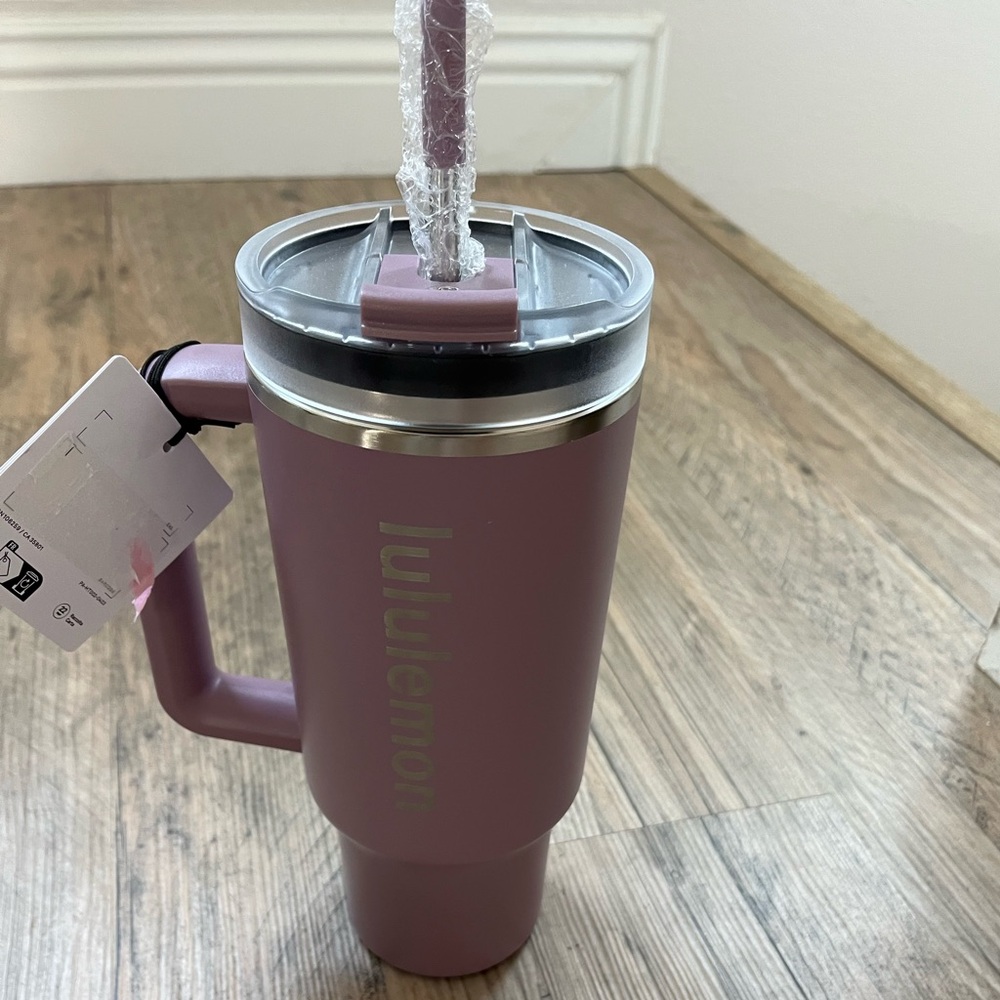 Lululemon 40 ounce insulated Tumbler new